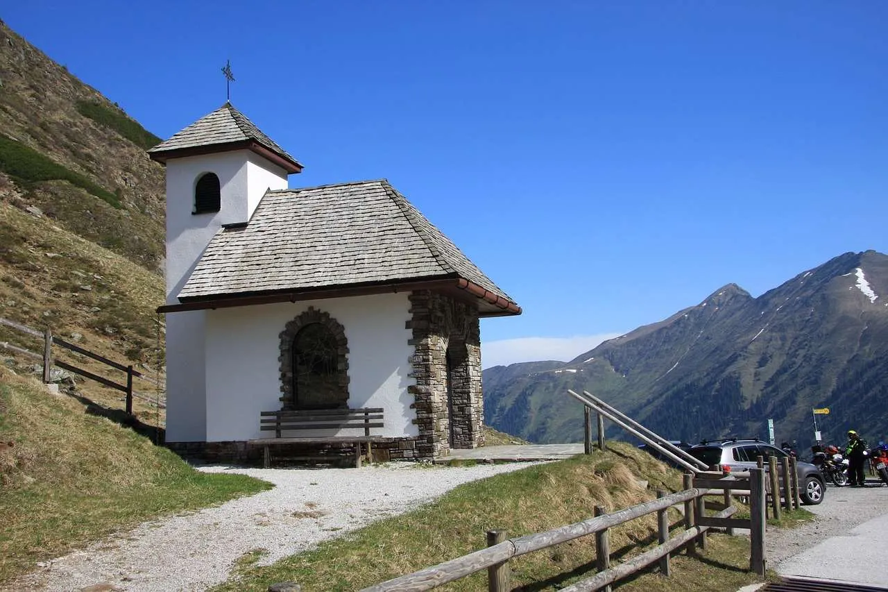 TPO Roofing Guide: Pros, Cons & Costs